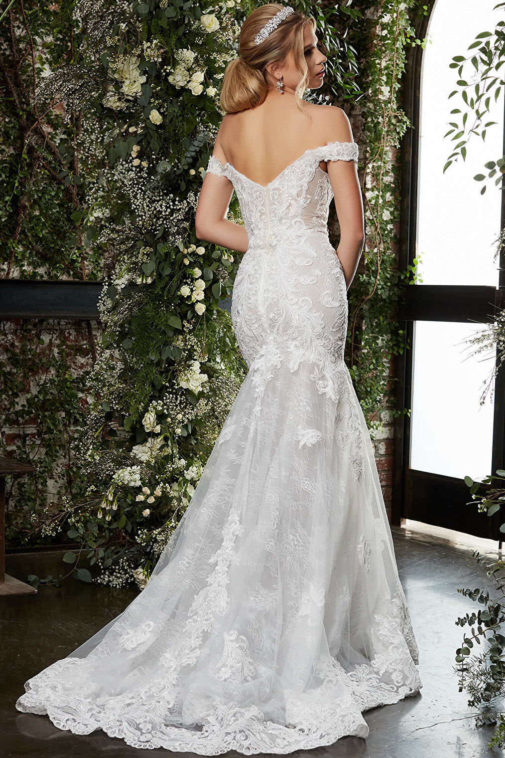 Ivory lace wedding dress with train JB07266