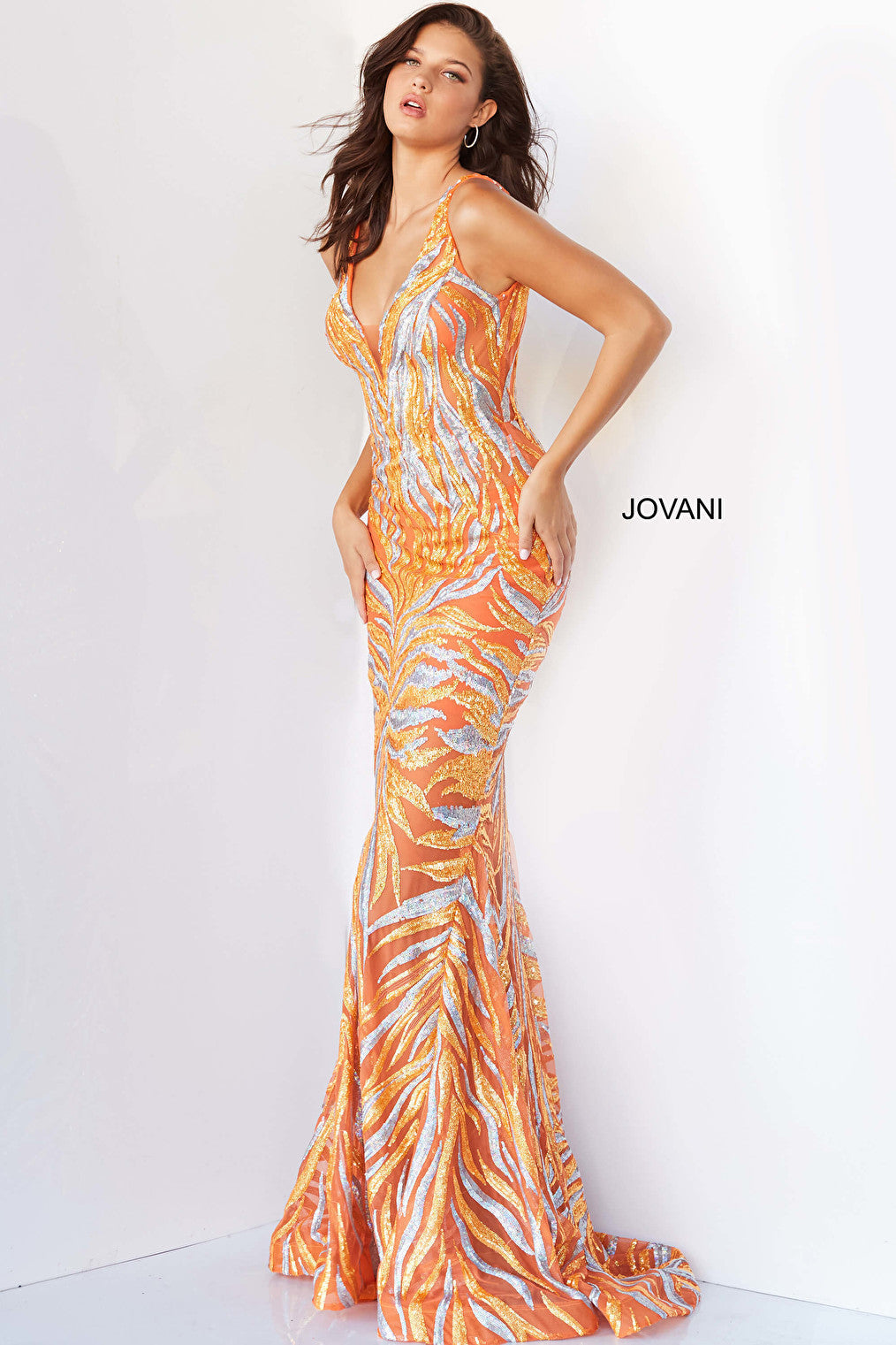 Form fitting two tone prom dress 069153