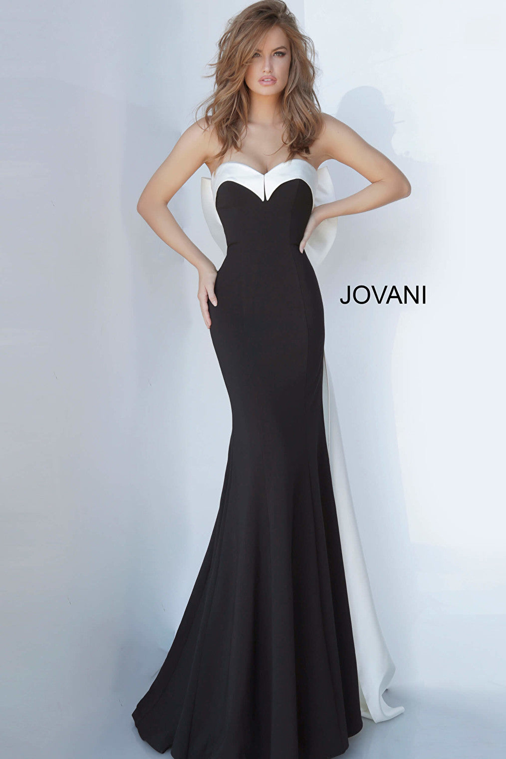 Black white sweetheart neck evening dress Jovani 12020