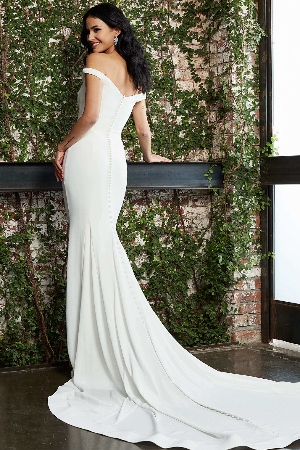Long train off white bridal gown S05489